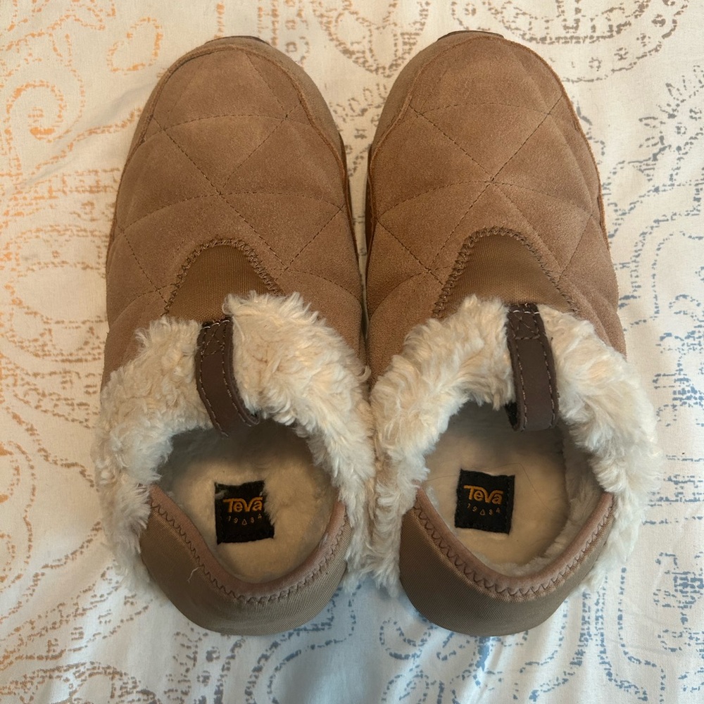 Brand new Teva Reember slipper